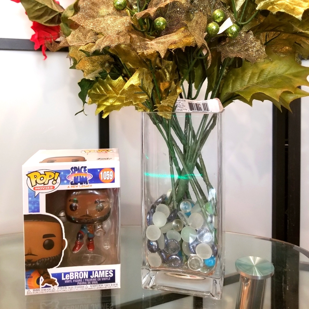 LeBron James #1059 Funko Pop